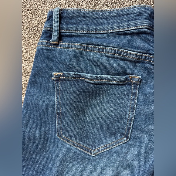 Knox Rose Cropped Semi-Distressed Embroidered Women's Jeans - Picture 14 of 17